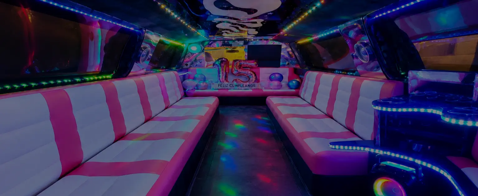 Limusina rosa Hummer en Barcelona lista para una fiesta de 15 años
